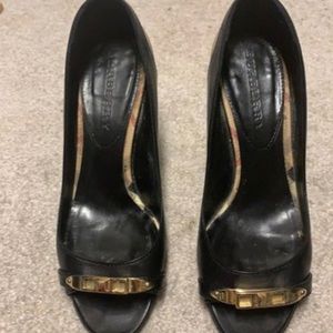 Burberry pumps